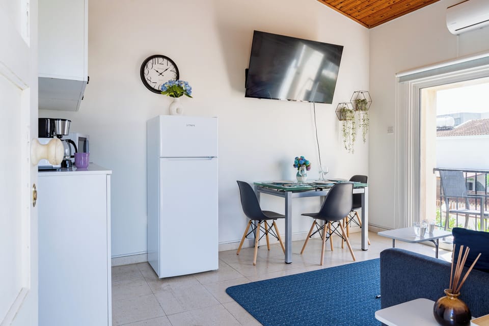 Apartment, 1 Double Bed with Sofa bed, Balcony, City View | Private kitchenette | Full-size fridge, microwave, stovetop, espresso maker