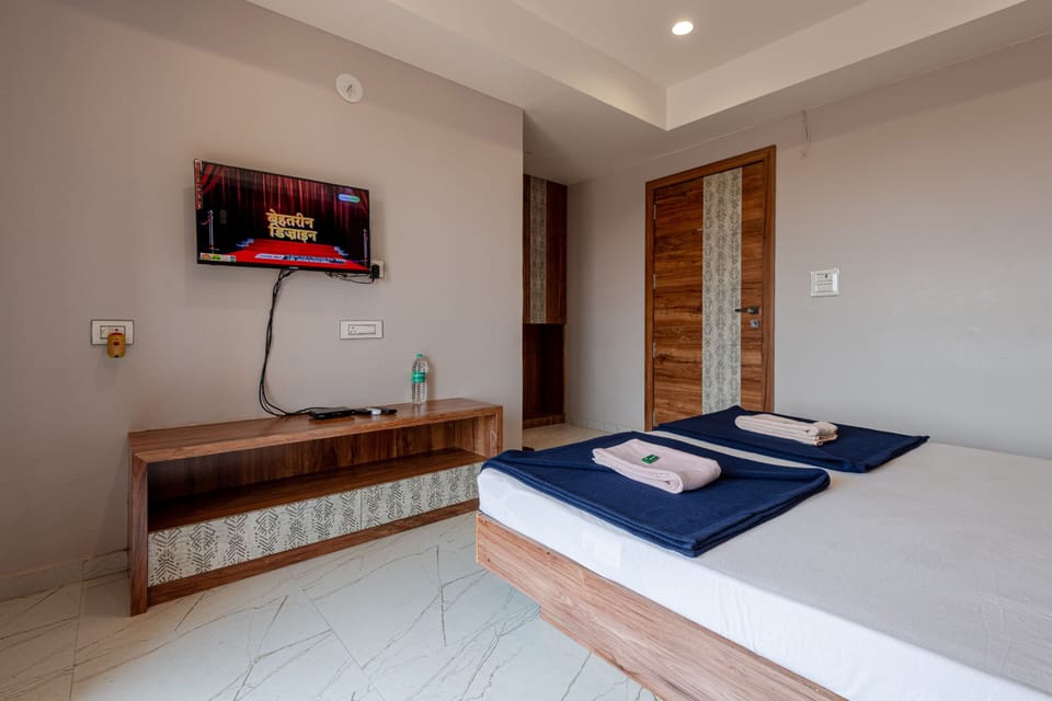 Basic Double Room | Desk, laptop workspace, free WiFi