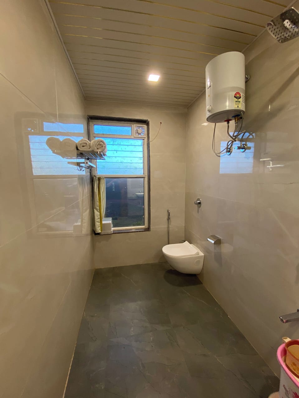 Premium Room | Bathroom | Soap, shampoo, toilet paper