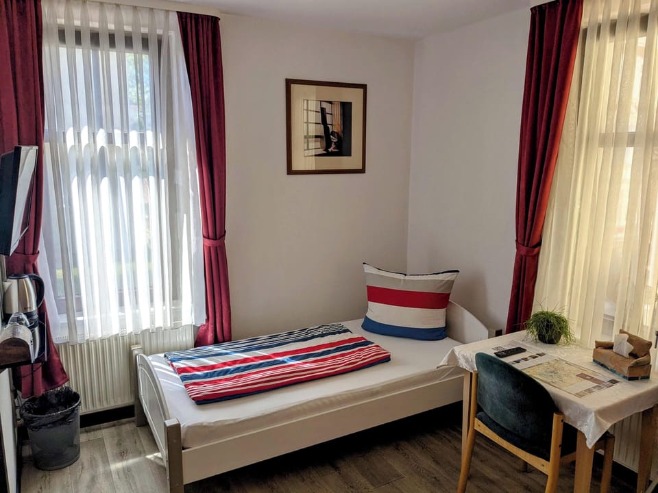 Classic Double or Twin Room, Multiple Beds, Non Smoking | Desk, blackout drapes, free WiFi, bed sheets
