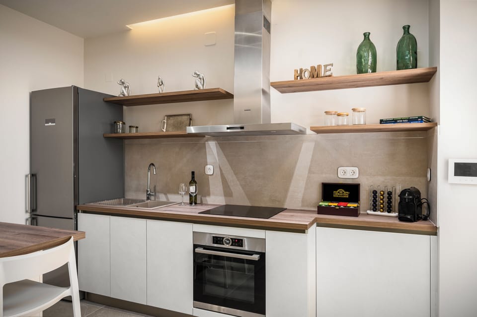 Superior Apartment, 1 Queen Bed with Sofa bed | Private kitchen | Fridge, oven, stovetop, dishwasher