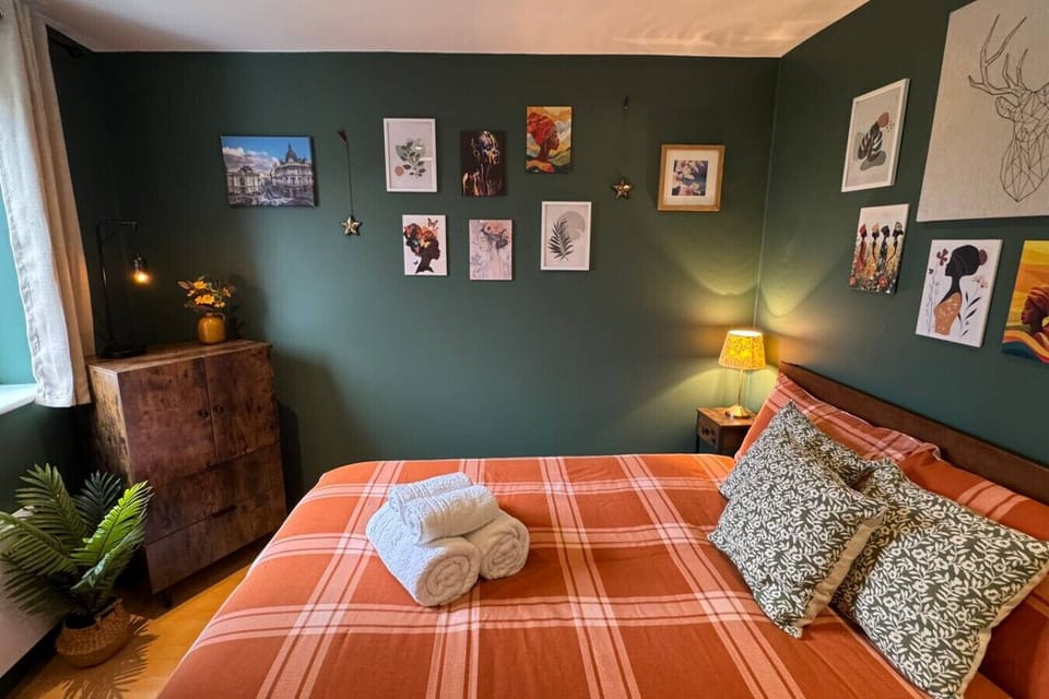 Plush checkered bedding and soft towels