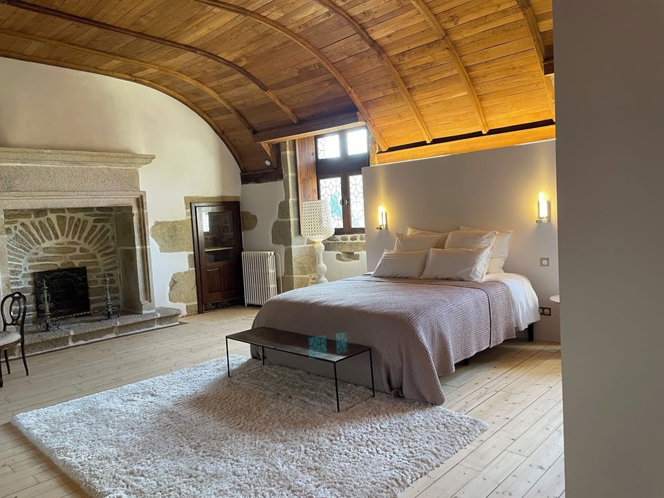 Deluxe Double Room, Park View | Soundproofing, iron/ironing board (on request), WiFi (free)