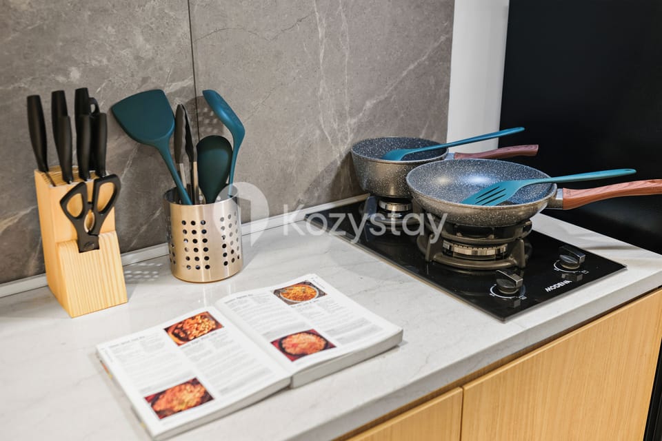 Apartment, 1 Bedroom, City View | Private kitchen | Full-size fridge, microwave, stovetop, rice cooker