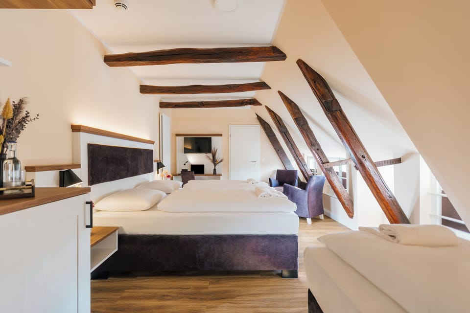 Classic Triple Room | Desk, laptop workspace, soundproofing, free WiFi