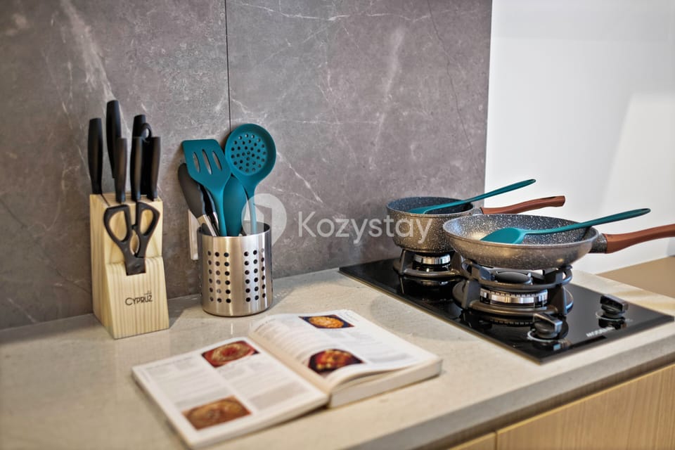 Apartment, 1 Bedroom, City View | Private kitchen | Full-size fridge, microwave, stovetop, rice cooker