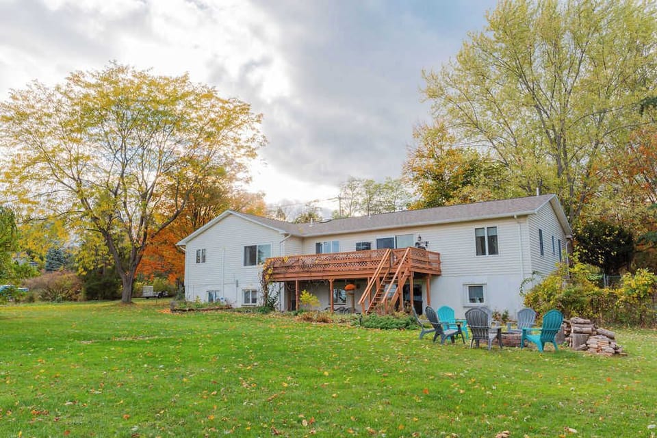 Plenty of outdoor space for lounging, dining, and soaking in the lakeside atmosphere.