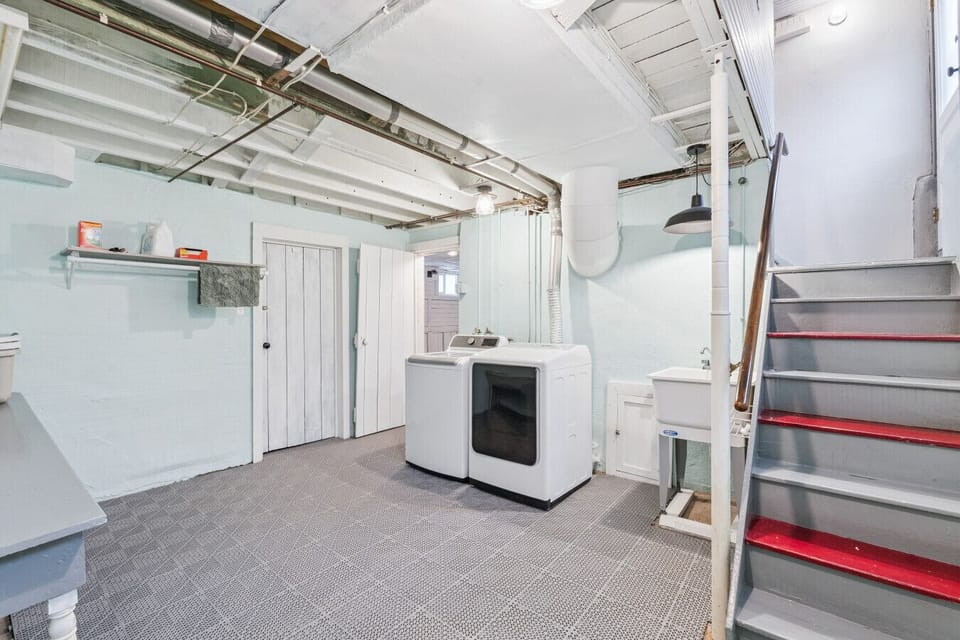 Full size washer and dryer, clothes steamer