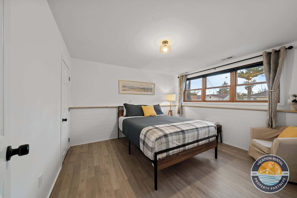 Peaceful Lower-Level Queen Bedroom with Closet