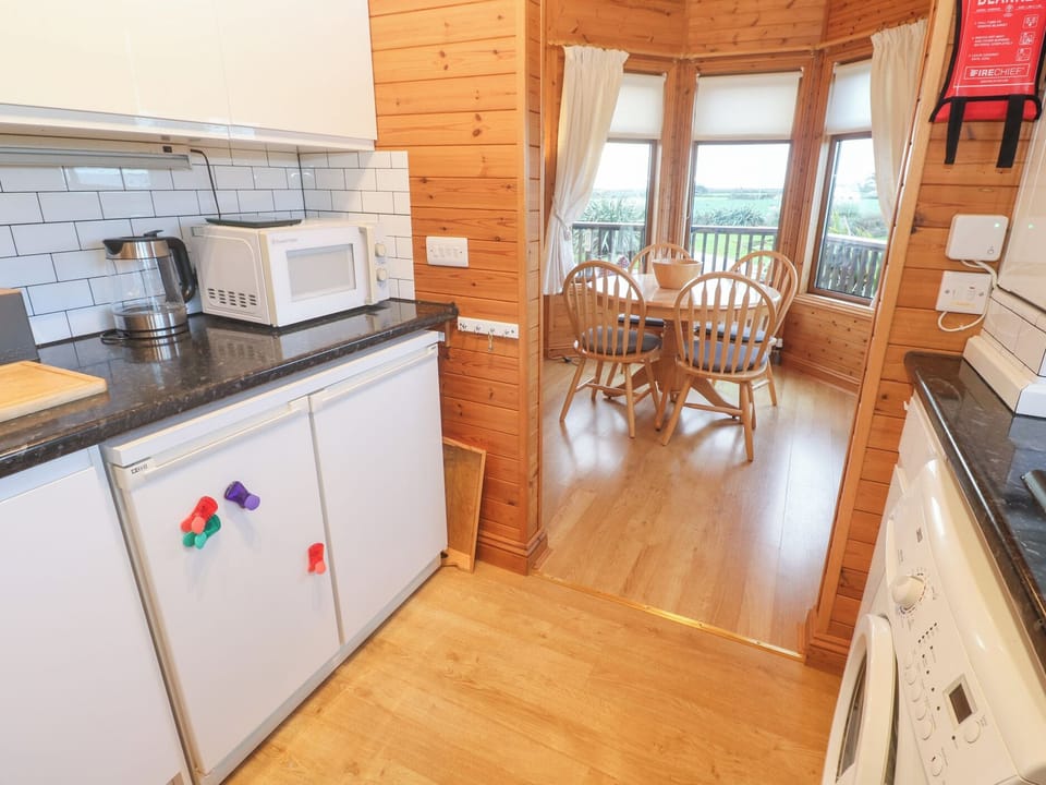 Cottage | Private kitchen | Cookware/dishes/utensils