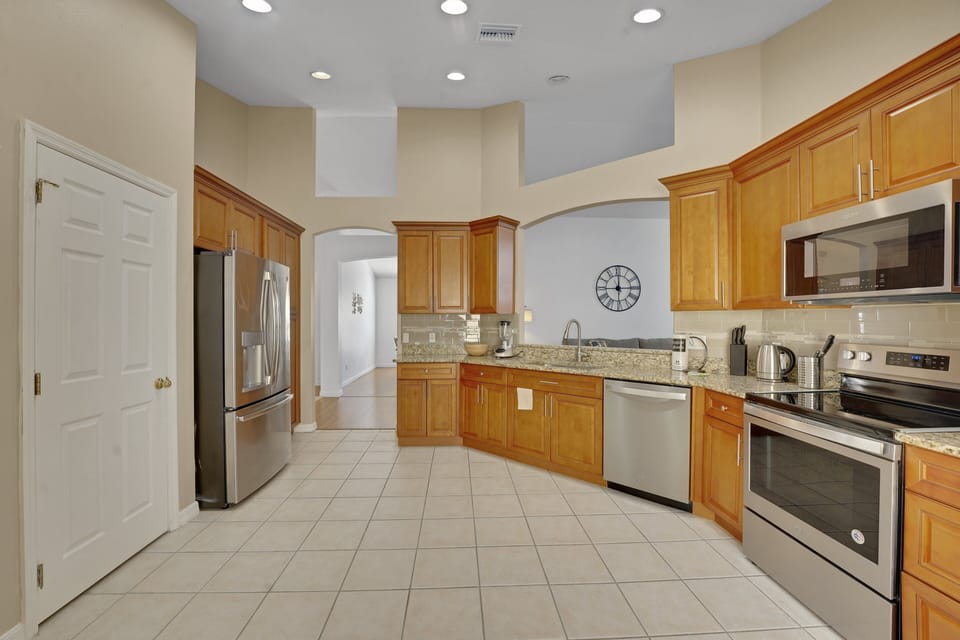 House, 4 Bedrooms | Private kitchen | Coffee/tea maker, fridge, oven, toaster