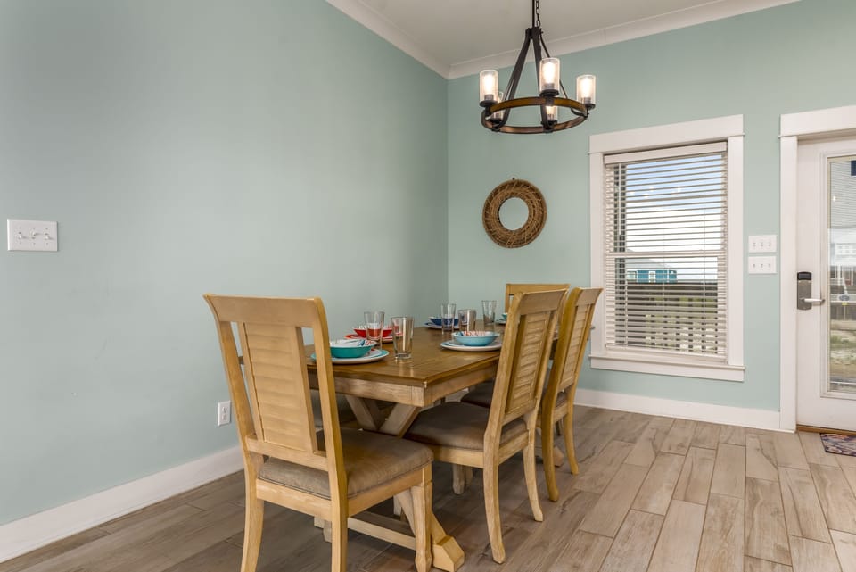 House, 4 Bedrooms | Dining