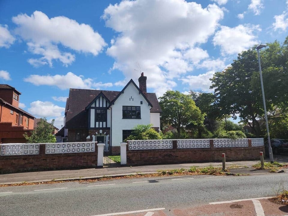 Charming Tudor White House Cottage  Room  Apartment  Kitchen Living Room Old Trafford  Manchester 