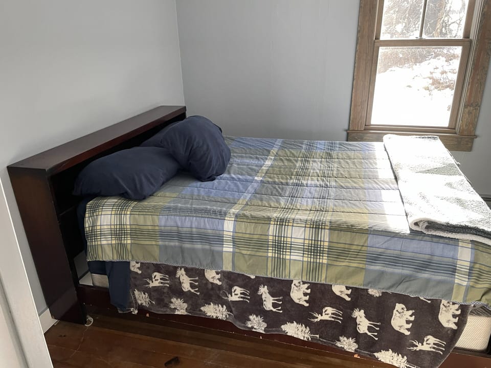 Full size bed