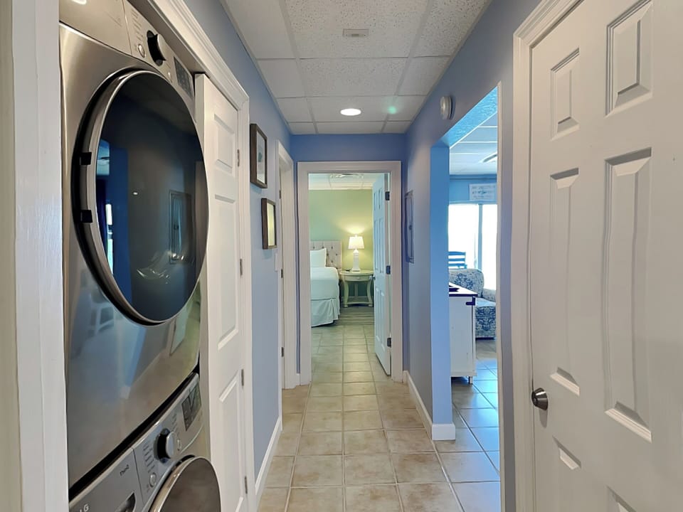 Laundry Closet - Washer and Dryer
