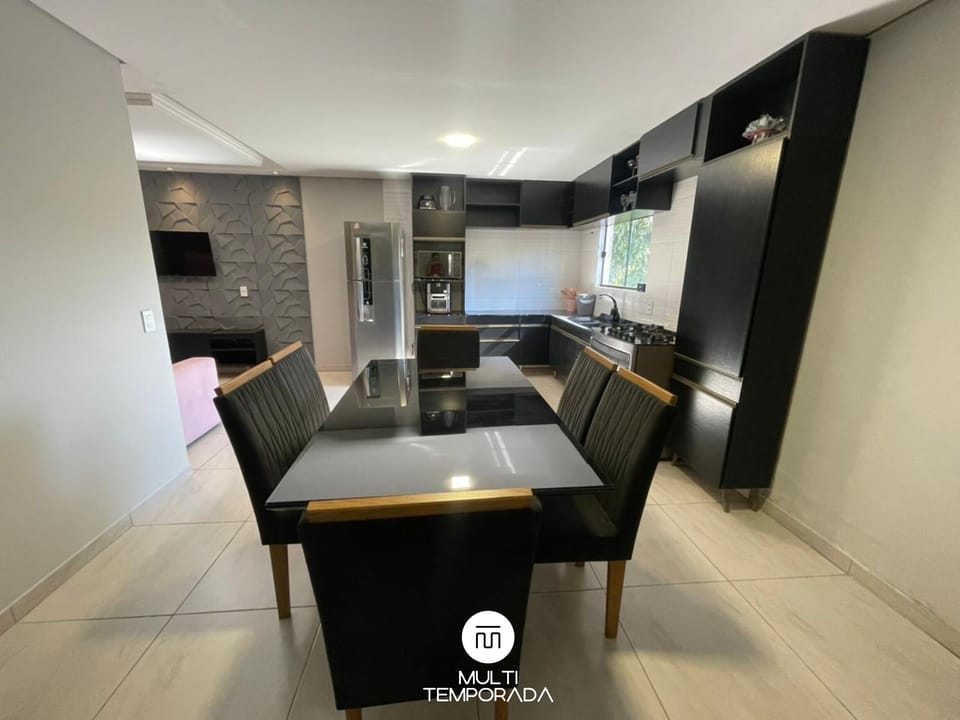Recanto Menegaz - Governador Celso Ramos | Private kitchen | Fridge, microwave, cookware/dishes/utensils