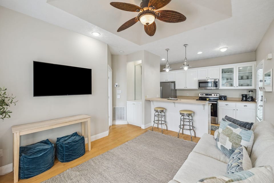 Spacious Living & Kitchen Area!