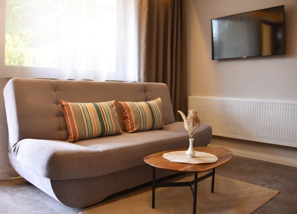 Deluxe Double Room, Accessible, Private Bathroom | Interior