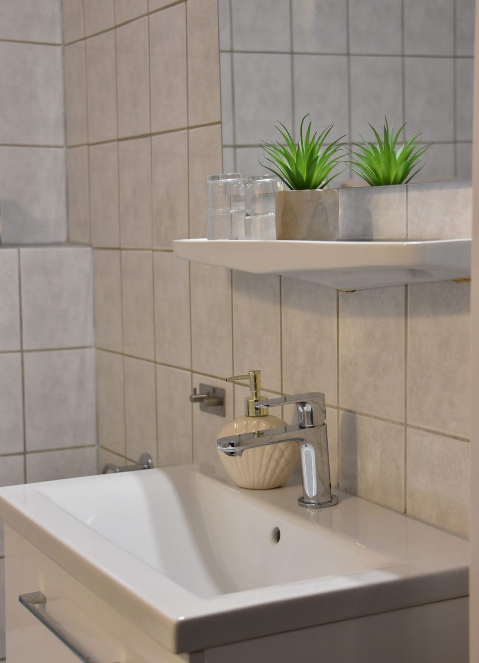 Deluxe Double Room, Accessible, Private Bathroom | Bathroom