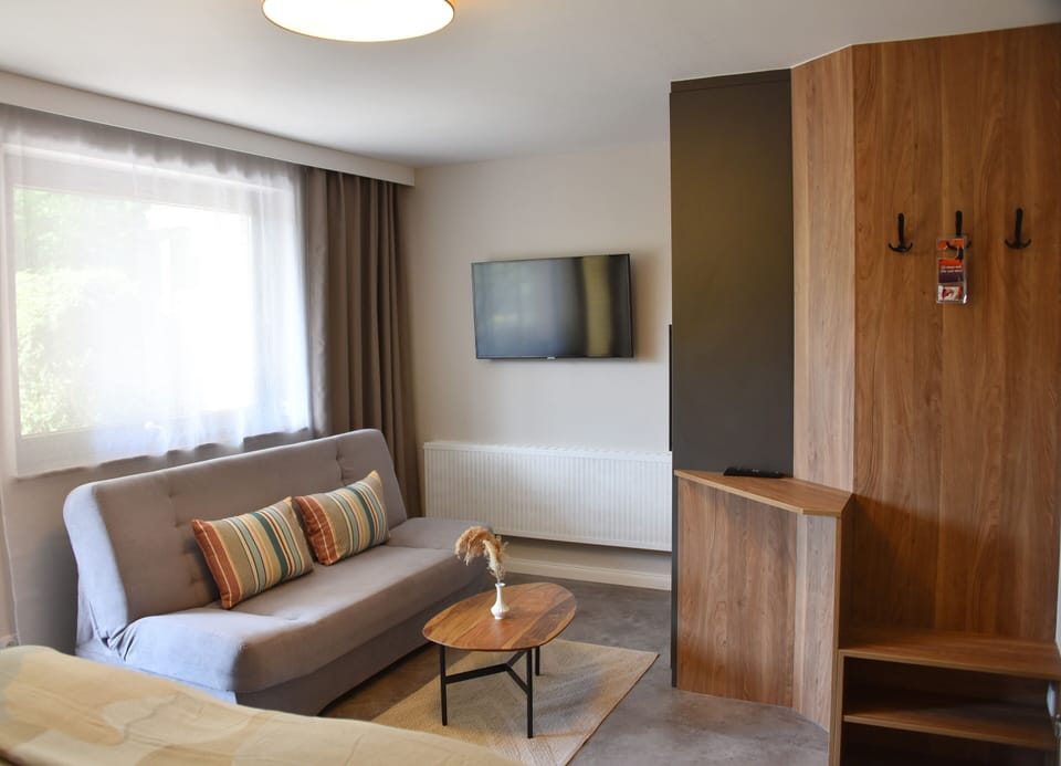 Deluxe Double Room, Accessible, Private Bathroom | Interior