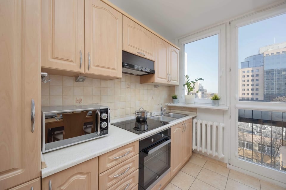 The compact, well-organized kitchen ensures comfort when preparing meals and a pleasant morning atmosphere.