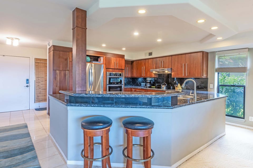 Large Kitchen with counter seating.