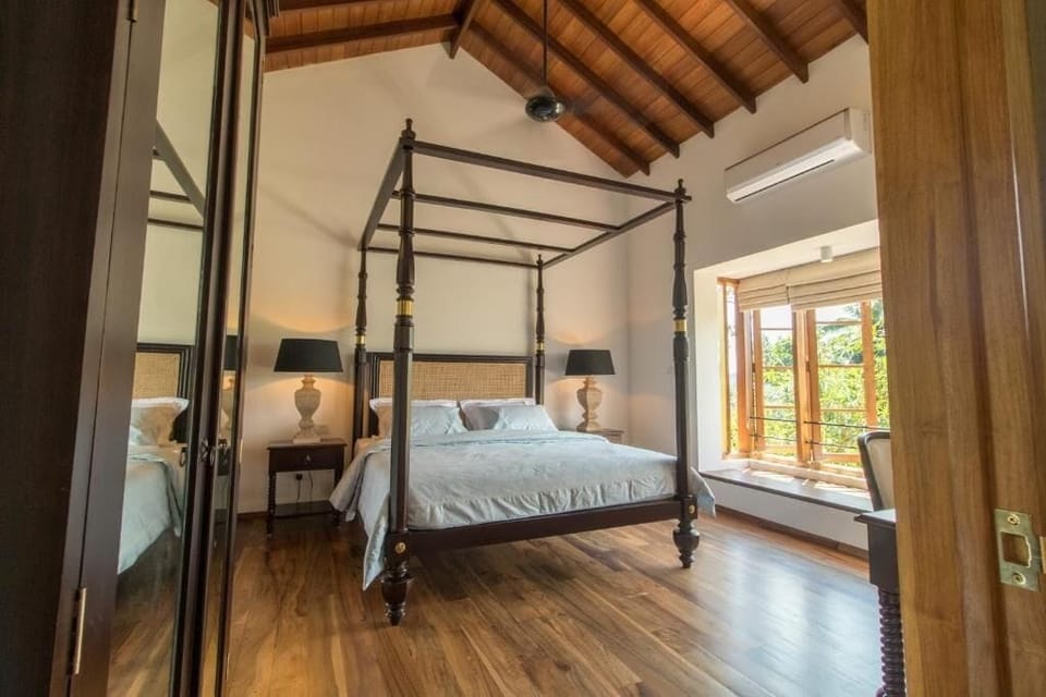 Deluxe Double Room, 1 King Bed, Bathtub, Garden View | Bed sheets
