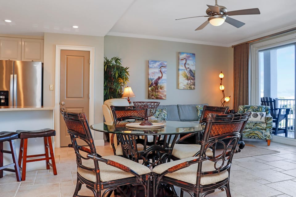 Condo, Multiple Beds (The Villas #302) | Dining