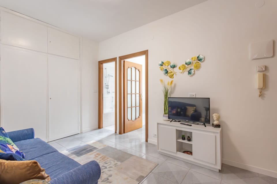 Apartment, 2 Bedrooms, Balcony, City View | Living area | 30-inch TV with satellite channels