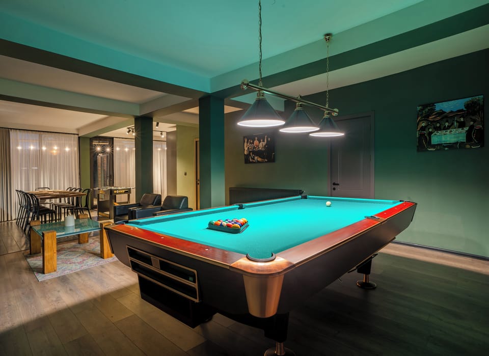 Comfort Apartment, 4 Bedrooms, Courtyard View | Living area | Flat-screen TV