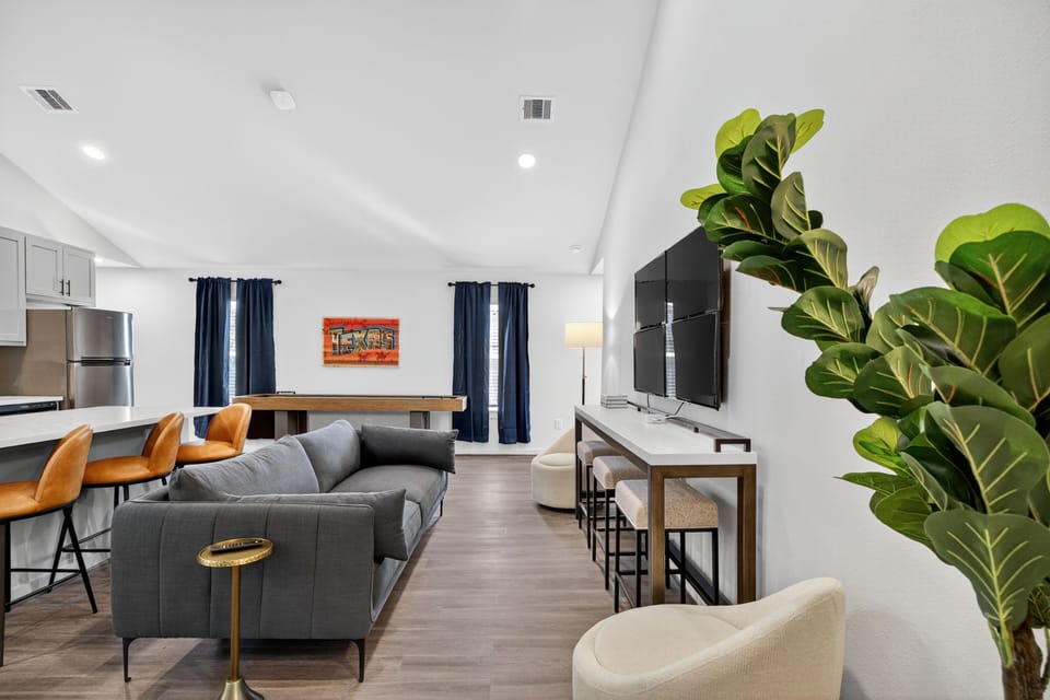 Living Room Unit B