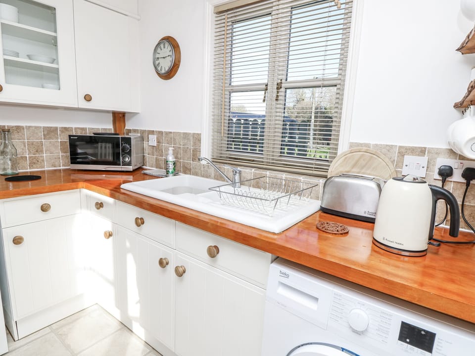 Cottage | Private kitchen | Cookware/dishes/utensils