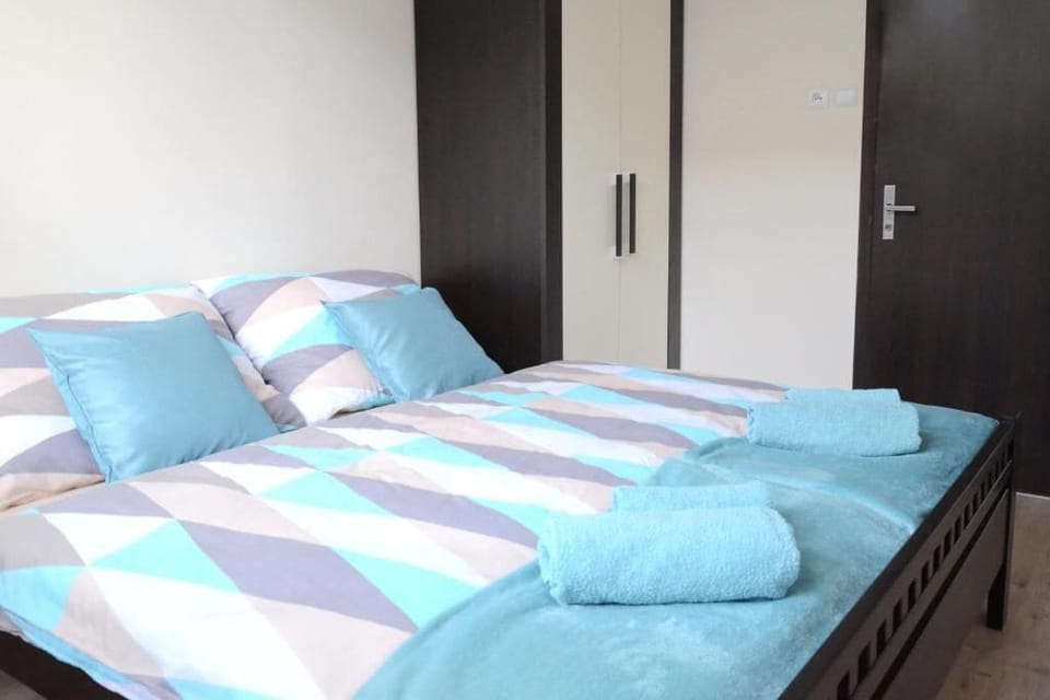 Double Room, 1 Queen Bed | Iron/ironing board, free WiFi, wheelchair access