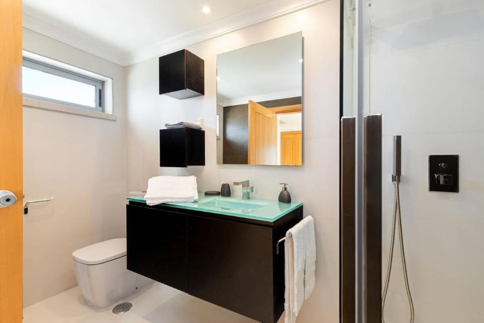 Snazzy Varandas do Castelo - One Bedroom Apartment Sleeps 2 Person Apartment in Guia