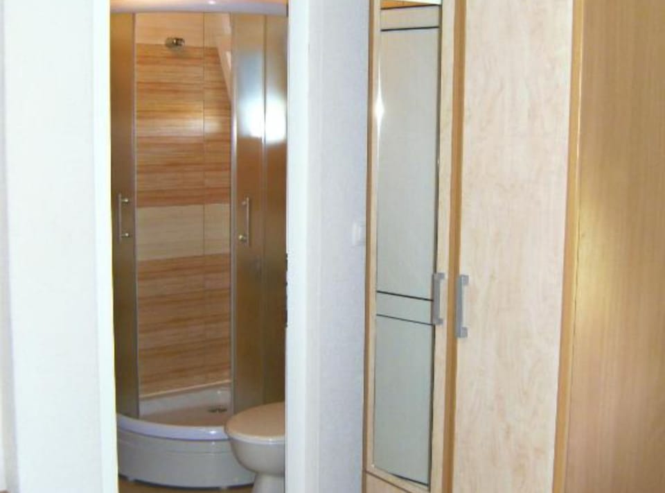 Shower, towels