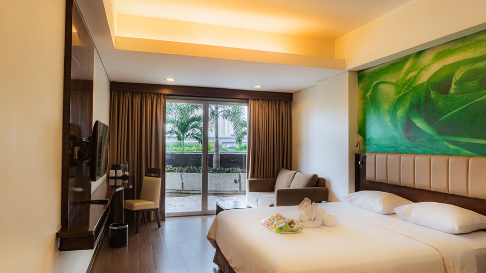 Deluxe Single Room, Balcony | 1 bedroom, minibar, in-room safe, desk