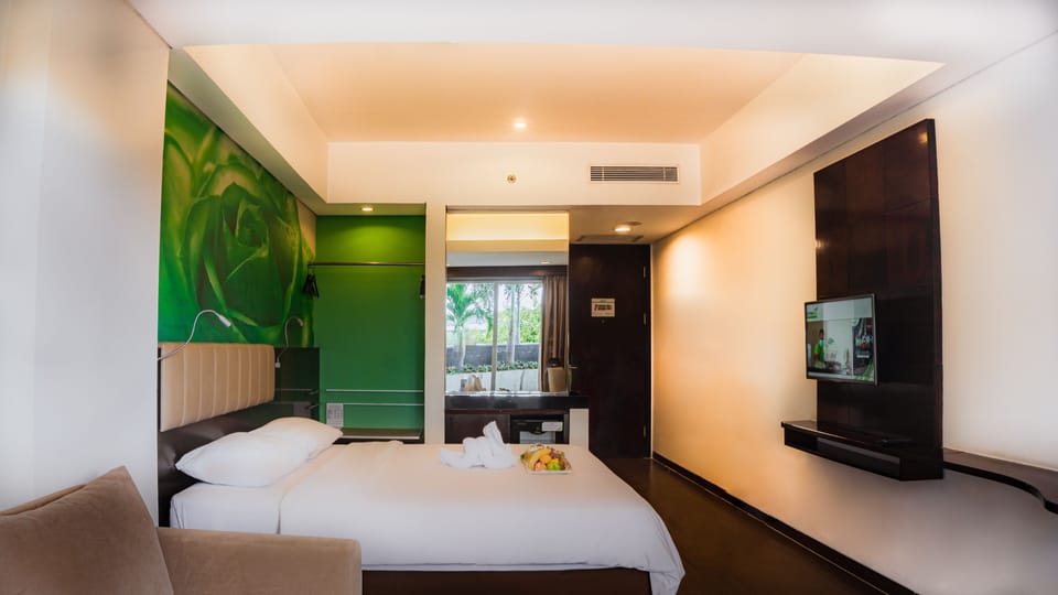 Deluxe Single Room, Balcony | 1 bedroom, minibar, in-room safe, desk