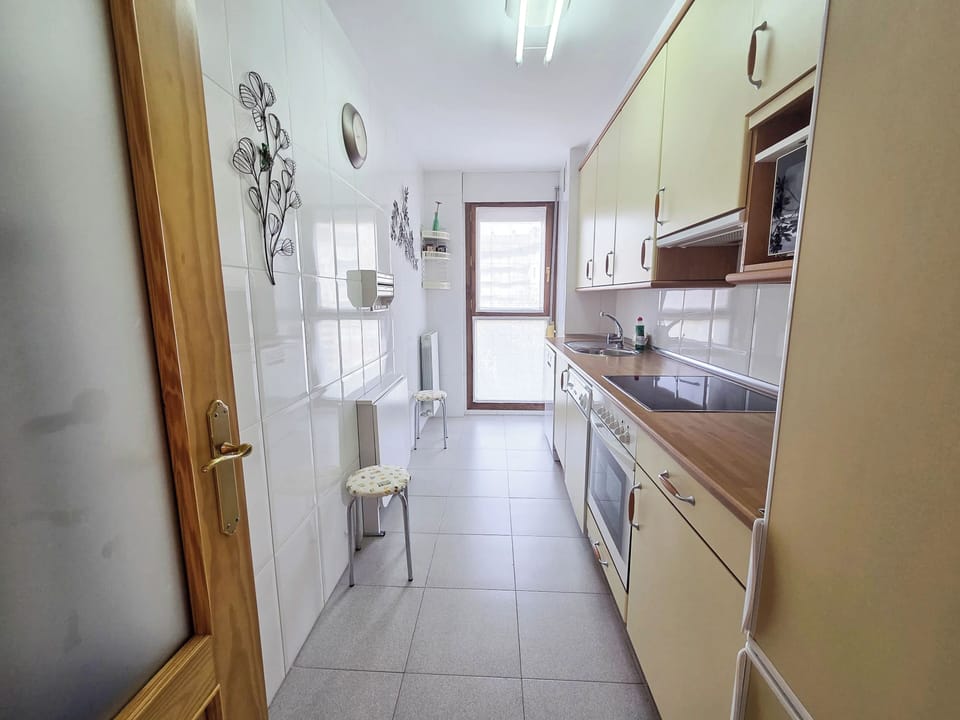 Basic Apartment, 2 Bedrooms | Private kitchen | Fridge, microwave, oven, stovetop