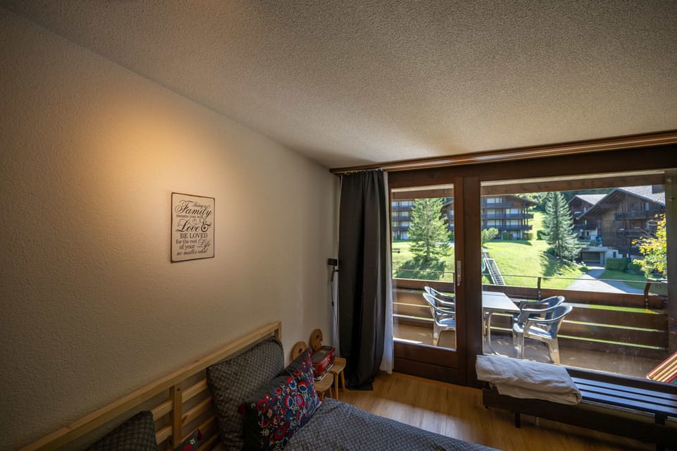 Quiet sleeping area with direct access to the balcony
