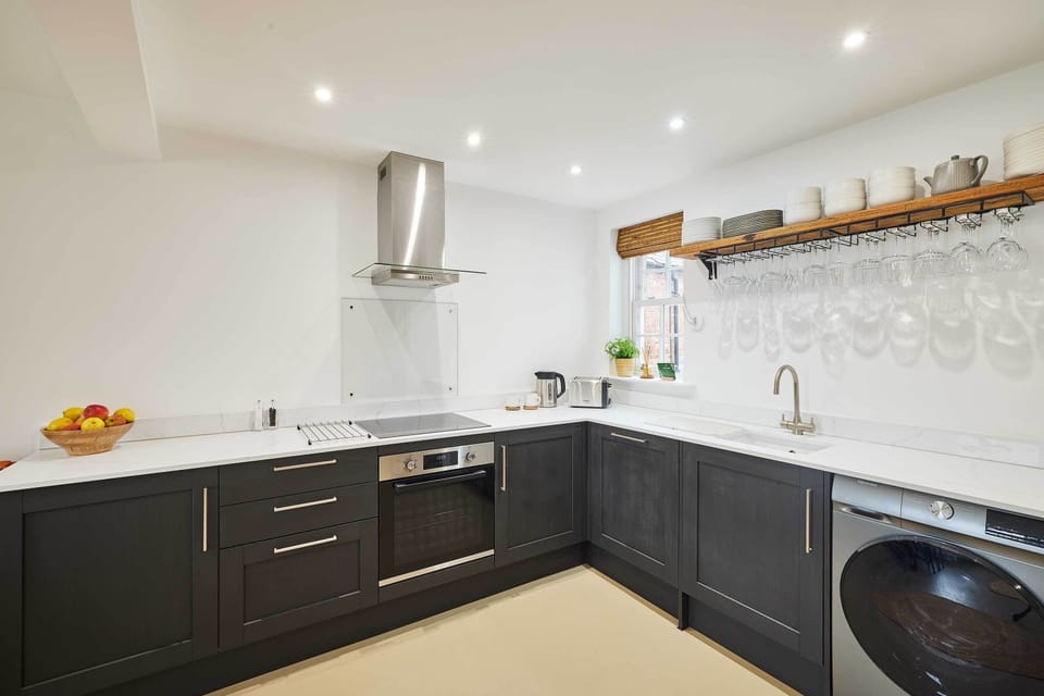 House | 4 bedrooms, desk