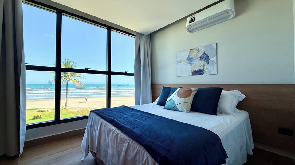 Luxury Room, Beach View | In-room safe, WiFi (free)