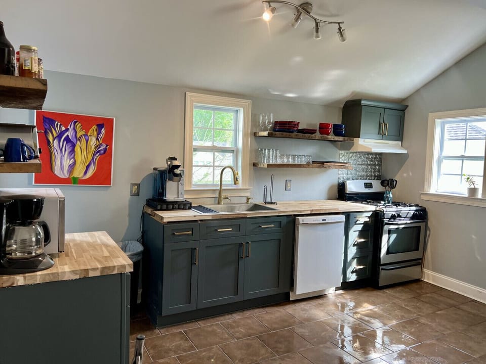 Cozy, well-equipped kitchen with all the basics for a comfortable stay.