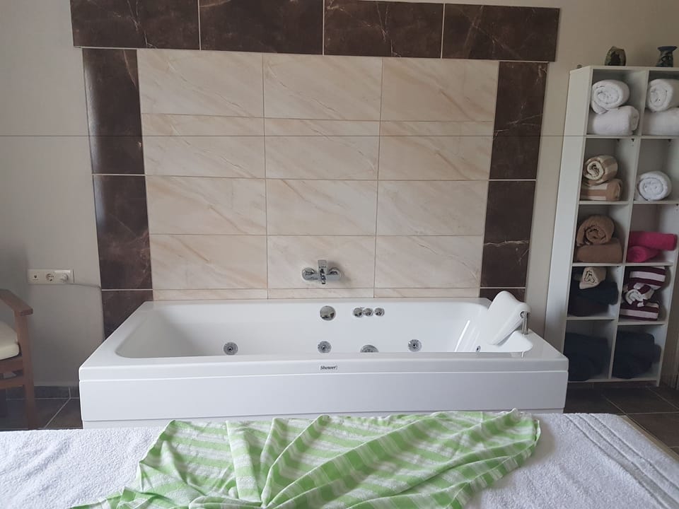 Body treatments, hydrotherapy, aromatherapy, deep-tissue massages