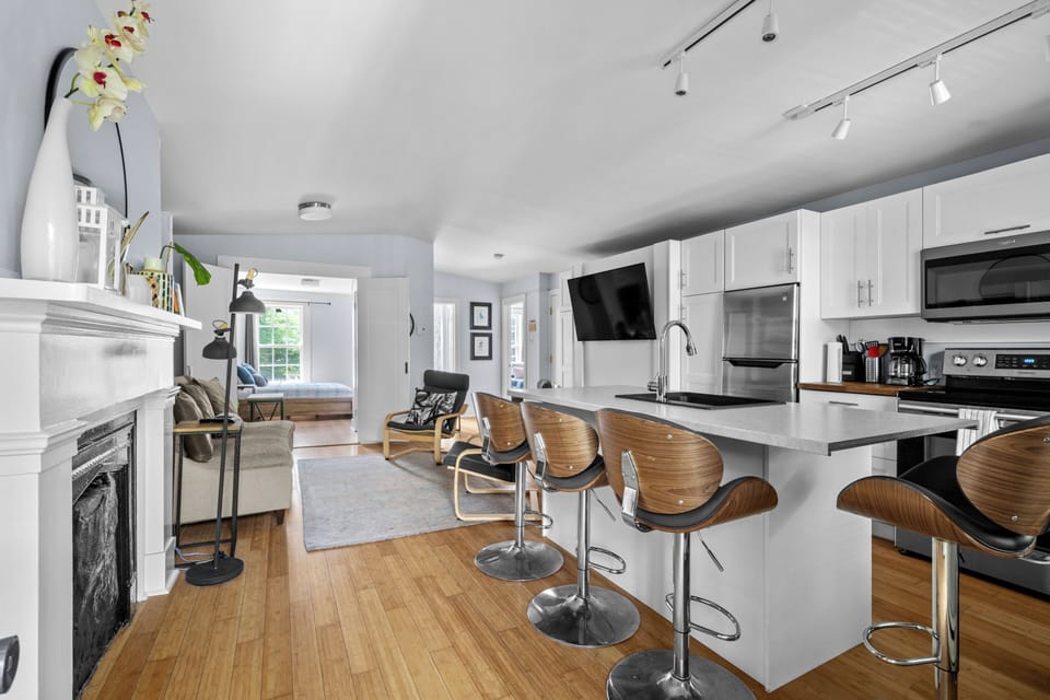 Premier Apartment, 2 Bedrooms | Living area | Smart TV, books, printers