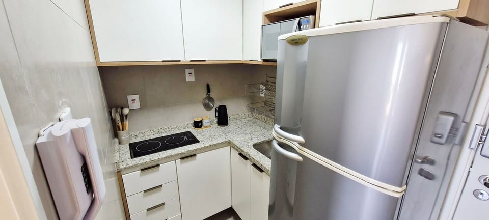 Basic Apartment | Private kitchen | Fridge, microwave, cookware/dishes/utensils