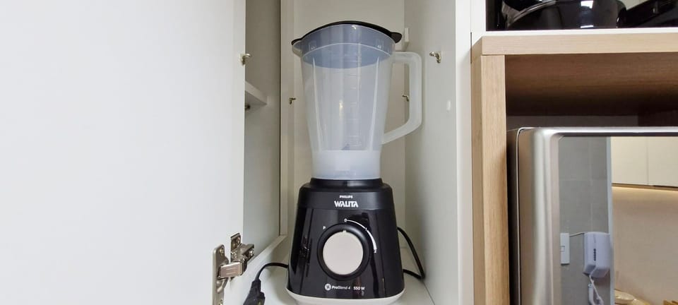 Basic Apartment | Private kitchen | Fridge, microwave, cookware/dishes/utensils