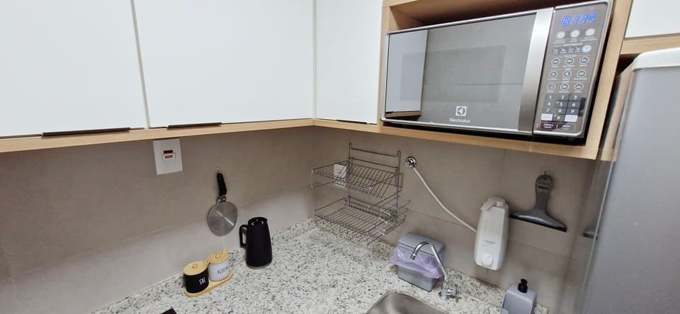 Basic Apartment | Private kitchen | Fridge, microwave, cookware/dishes/utensils