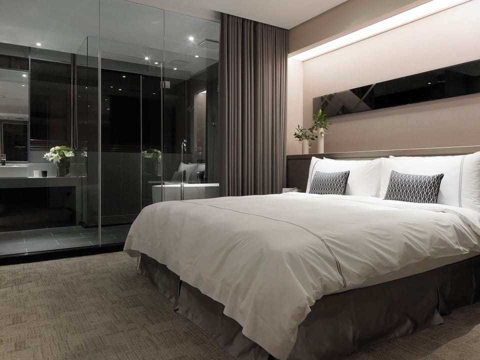 Business Double Room | Premium bedding, in-room safe, desk, blackout drapes