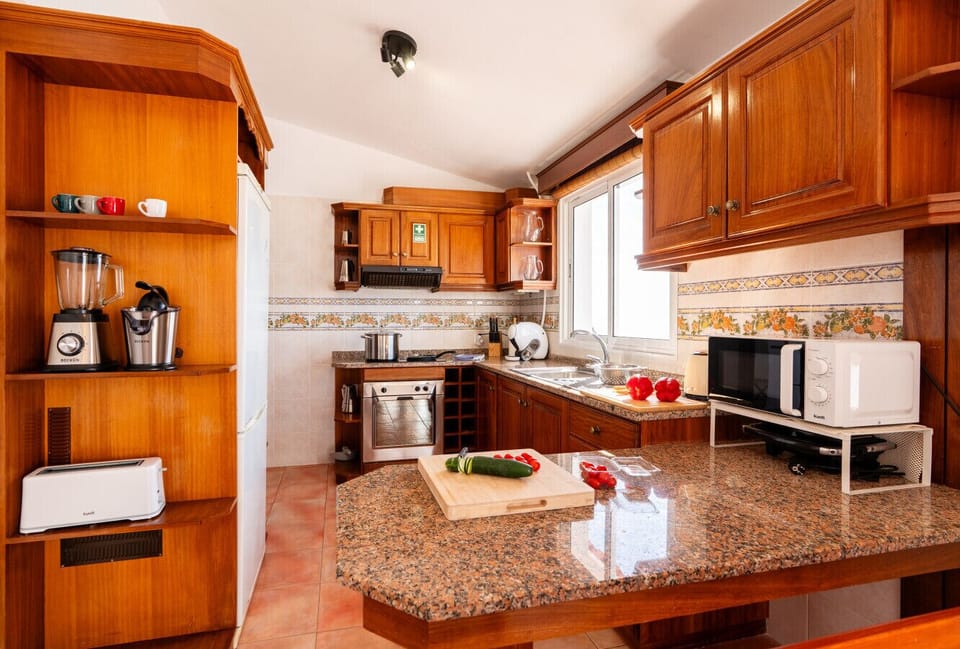 Enjoy a bright, equipped kitchen in Madeira.