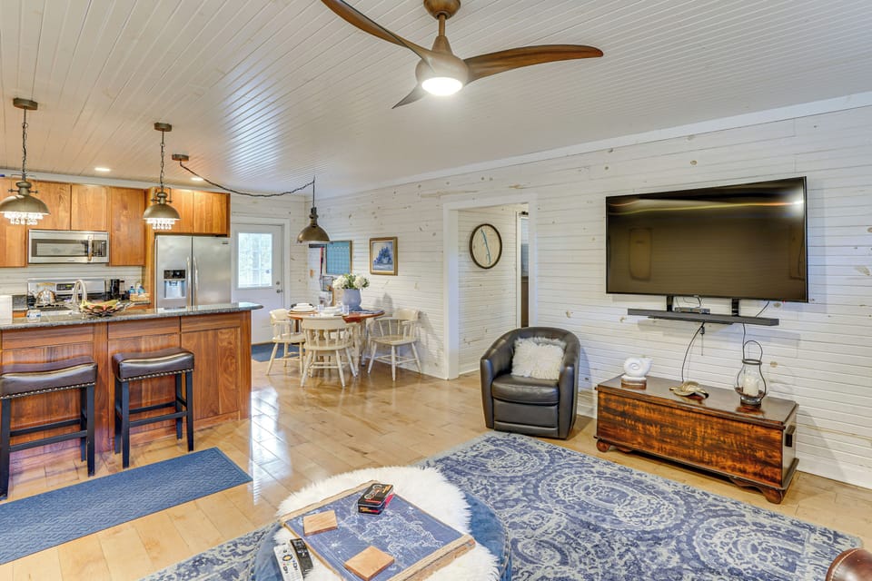 Property Interior | Smart TV | Books/Board Games